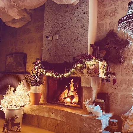 Hydria Art Gallery Dimora D Artista Con Terrazza E Vasca Idromassaggio Nel Cuore Del Borgo Antico Artists With Terrace And Jacuzzi In The Heart Of The Old Town Alojamento de Acomodação e Pequeno-almoço *