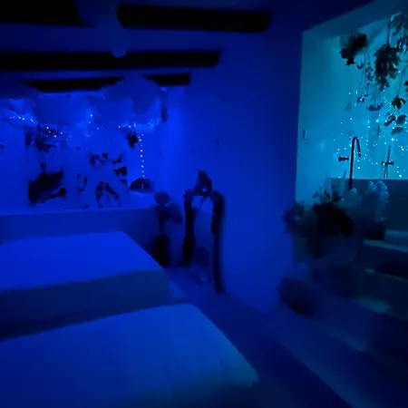 Hydria Art Gallery Dimora D Artista Con Terrazza E Vasca Idromassaggio Nel Cuore Del Borgo Antico Artists With Terrace And Jacuzzi In The Heart Of The Old Town * Acquaviva delle Fonti