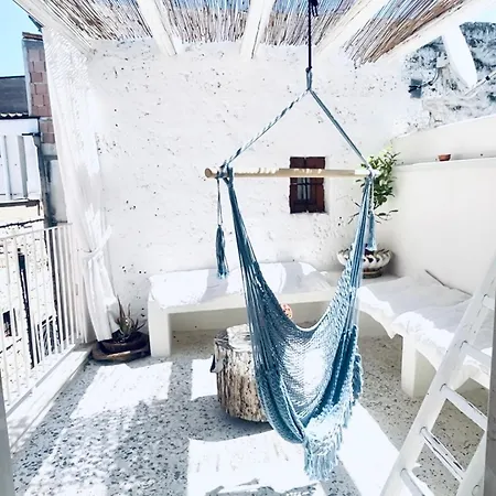 住宿加早餐酒店 Hydria Art Gallery Dimora D Artista Con Terrazza E Vasca Idromassaggio Nel Cuore Del Borgo Antico Artists With Terrace And Jacuzzi In The Heart Of The Old Town