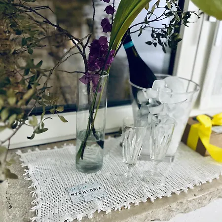 Hydria Art Gallery Dimora D Artista Con Terrazza E Vasca Idromassaggio Nel Cuore Del Borgo Antico Artists With Terrace And Jacuzzi In The Heart Of The Old Town 住宿加早餐酒店