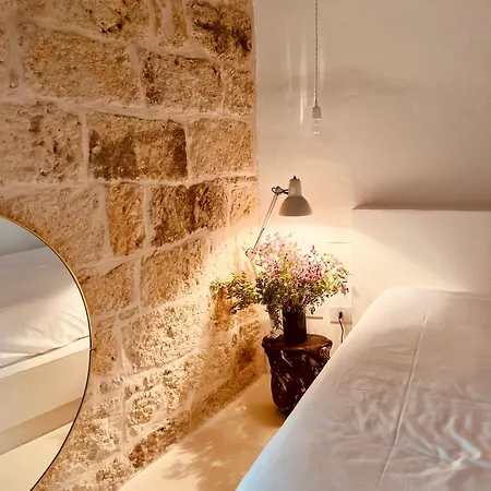 Hydria Art Gallery Dimora D Artista Con Terrazza E Vasca Idromassaggio Nel Cuore Del Borgo Antico Artists With Terrace And Jacuzzi In The Heart Of The Old Town 住宿加早餐酒店 阿夸维瓦德莱丰蒂