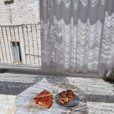 Hydria Art Gallery Dimora D Artista Con Terrazza E Vasca Idromassaggio Nel Cuore Del Borgo Antico Artists With Terrace And Jacuzzi In The Heart Of The Old Town 住宿加早餐酒店 *