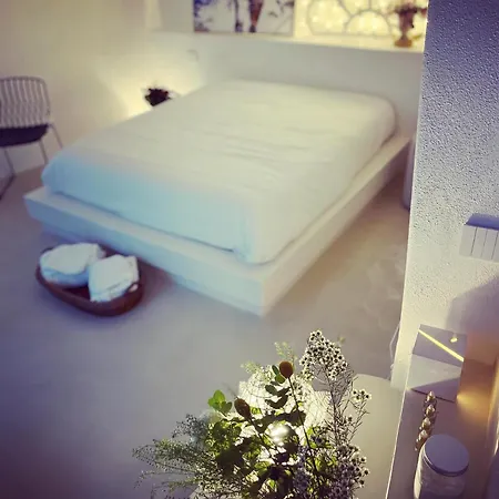 Hydria Art Gallery Bed & Breakfast