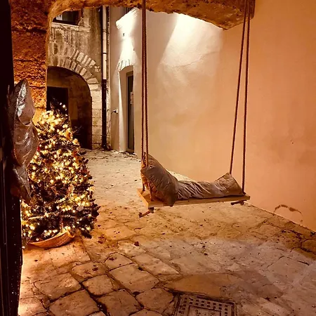 Hydria Art Gallery Dimora D Artista Con Terrazza E Vasca Idromassaggio Nel Cuore Del Borgo Antico Artists With Terrace And Jacuzzi In The Heart Of The Old Town 住宿加早餐酒店 *