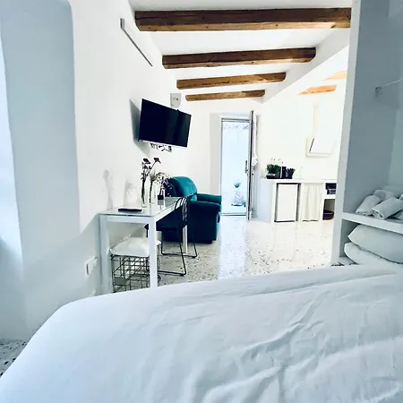 Hydria Art Gallery Bed & Breakfast