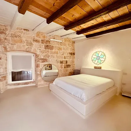 住宿加早餐酒店 Hydria Art Gallery Dimora D Artista Con Terrazza E Vasca Idromassaggio Nel Cuore Del Borgo Antico Artists With Terrace And Jacuzzi In The Heart Of The Old Town *