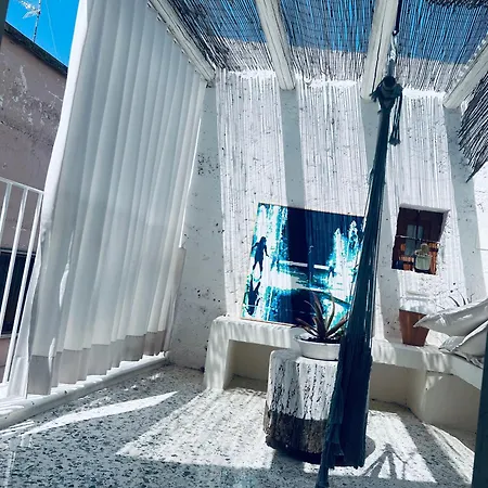 Hydria Art Gallery Bed & Breakfast