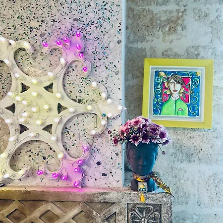 Hydria Art Gallery Bed & Breakfast *